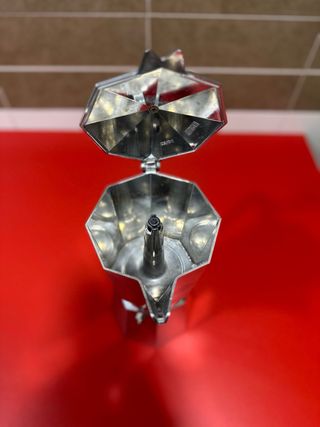 Cafetera Italiana Bialetti de 12 tazas.