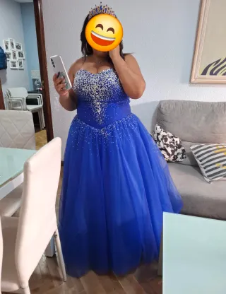 Vestido de 15 años azul con pedrería