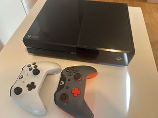 Xbox One con 2 mandos