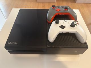 Xbox One con 2 mandos