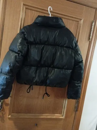 Chaqueta Bershka acolchada negra Talla S