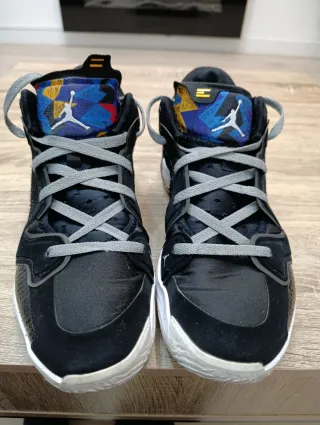 Zapatillas Jordan Negras y Multicolor