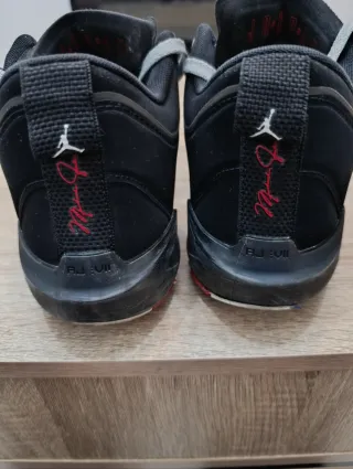 Zapatillas Jordan Negras y Multicolor