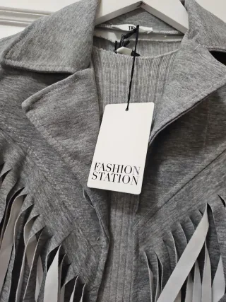 Vestido canalé gris con chaqueta