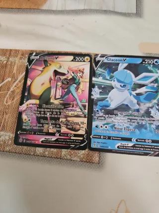 Lote 2 Cartas Pokémon V Glaceon y Boltund