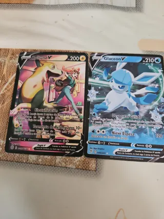 Lote 2 Cartas Pokémon V Glaceon y Boltund