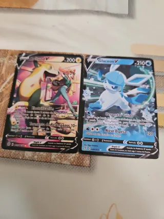 Lote 2 Cartas Pokémon V Glaceon y Boltund