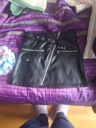 Falda negra cuero cremallera