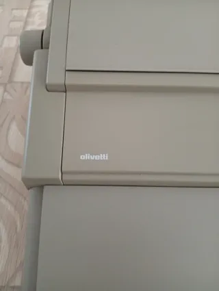 Macchina da scrivere Olivetti Lettera E501-II