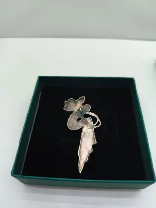 Colgante estilo modernista plateado