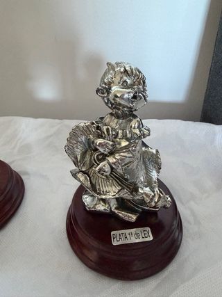 Estatuas de plata de ley
