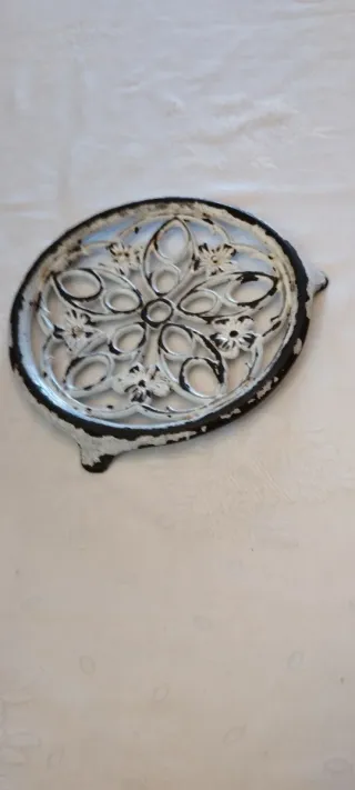 Salvamanteles de hierro forjado antiguo