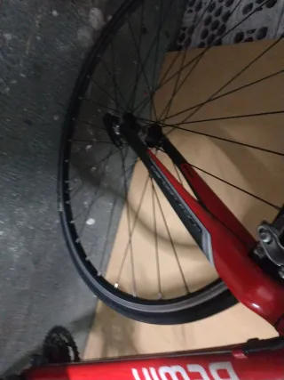 Bicicleta de carretera roja