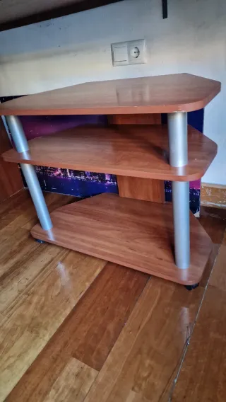Mesa TV con ruedas