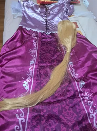 Disfraz Rapunzel Adulto. Incluye peluca.
