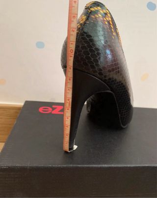Zapatos de tacón Ezzio estampado serpiente