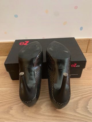 Zapatos de tacón Ezzio estampado serpiente