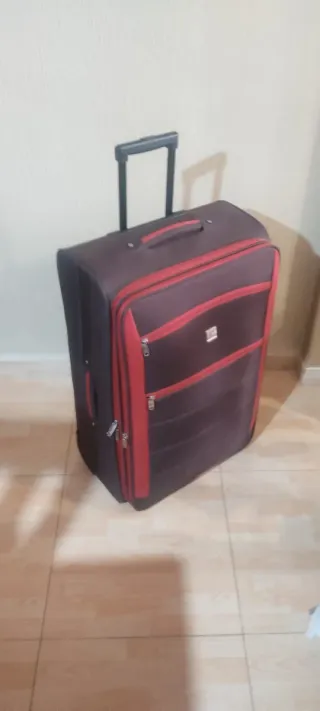 Maleta y bolsa de viaje con ruedas