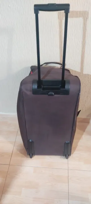 Maleta y bolsa de viaje con ruedas