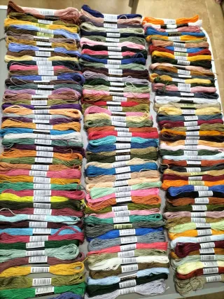 Lote 150 madejas hilo bordar marca blanca