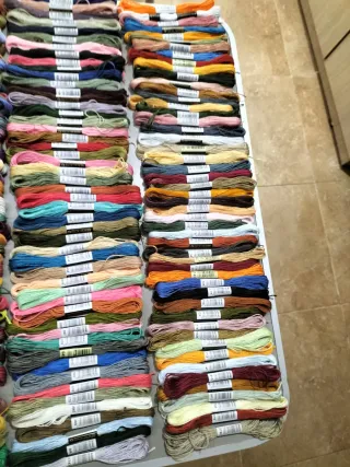 Lote 150 madejas hilo bordar marca blanca