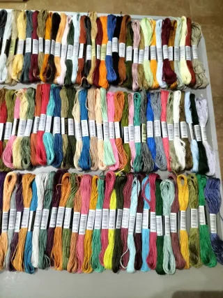 Lote 150 madejas hilo bordar marca blanca