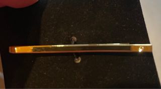 Aguja de corbata dorada