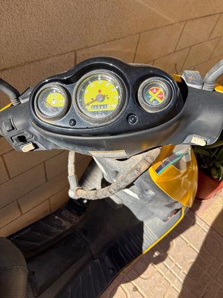 Suzuki Katana Amarillo