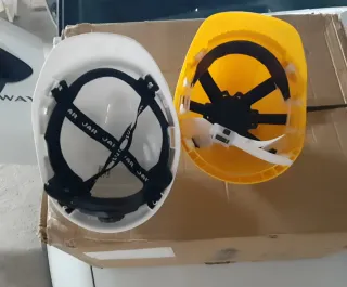 Casco de trabajo blanco y amarillo