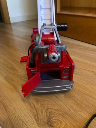 Camión de la patrulla canina y más