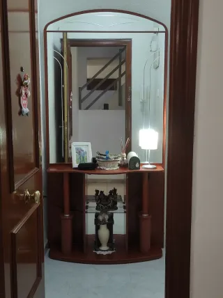 Recibidor de entrada con espejo