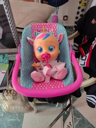 Bebe llorón grande, más hamaca.