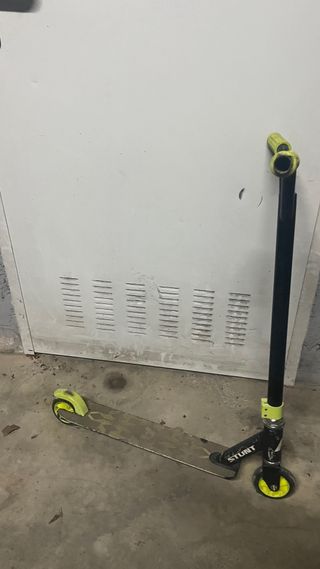 Patinete Stunt Negro y Amarillo