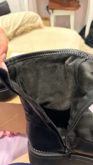 Botines negros suela track urbanos