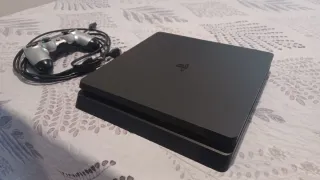 PS4 Slim Negra + Mando