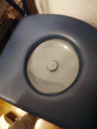 Silla WC regulable y acolchada. Marca GERCARE