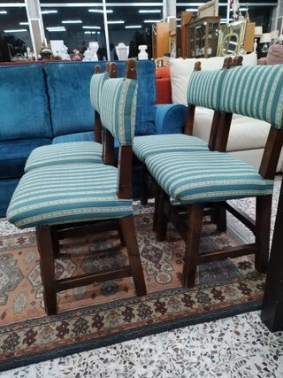 CONJUNTO DE 4 SILLAS DE MADERA Y TAPIZADO