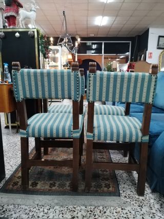 CONJUNTO DE 4 SILLAS DE MADERA Y TAPIZADO