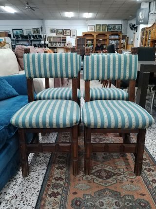 CONJUNTO DE 4 SILLAS DE MADERA Y TAPIZADO