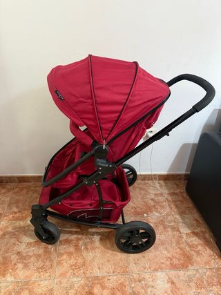 Carro de bebé rojo
