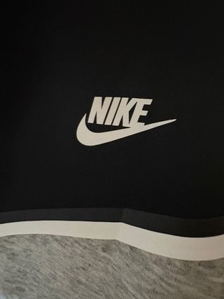Chaqueta Nike Tech Negra y Gris