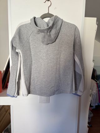 Chaqueta deportiva Puma gris y blanca T.XS