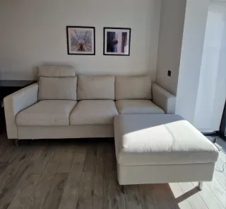 Reposapiés Vimle de IKEA, color beige Gunnared.