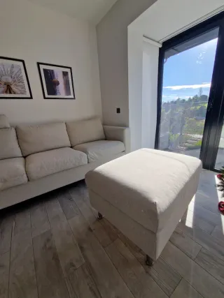 Reposapiés Vimle de IKEA, color beige Gunnared.