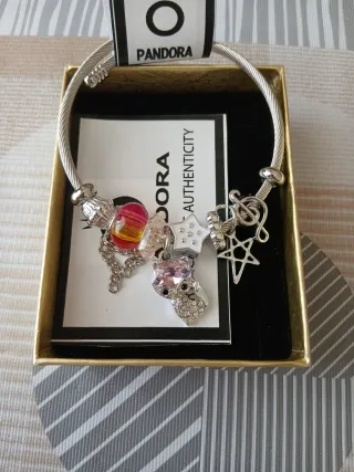 Pulsera Pandora con charms