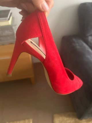 Zapatos de salón rojos Stradivarius