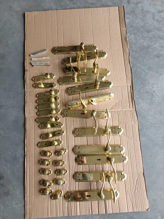 Manillas de puerta doradas