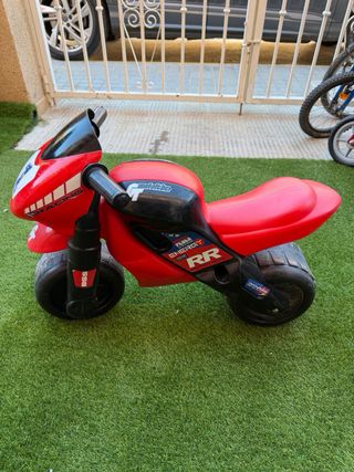 Moto infantil roja
