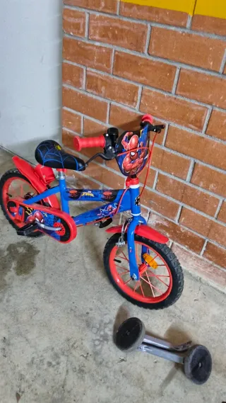 Bicicleta Spiderman 14 azul y roja