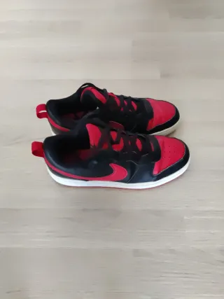 Zapatillas Nike Negras y Rojas